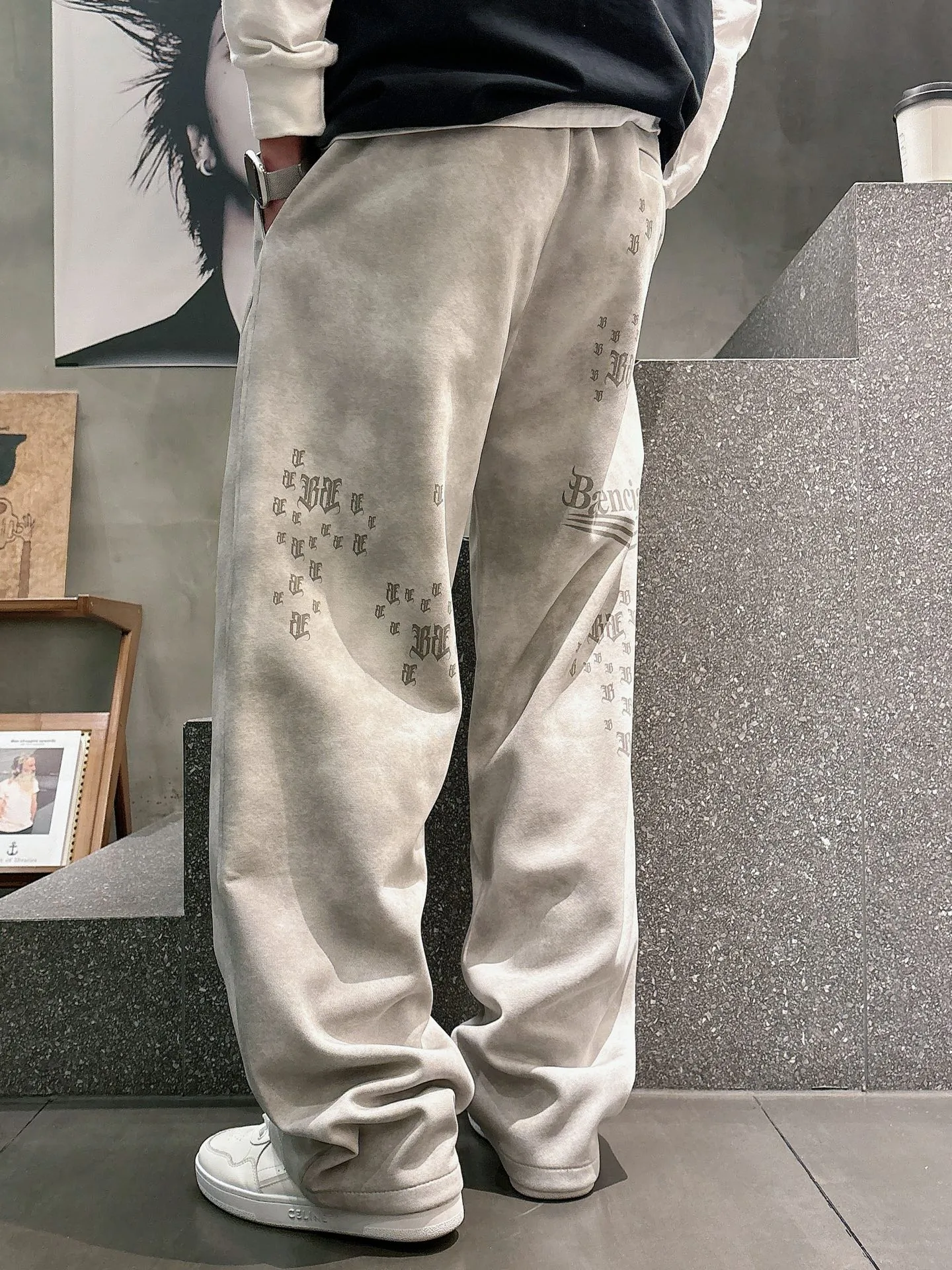 Balenciaga 🆕2026 Autumn and Winter New Arrival Casual Pants! The official website will be released simultaneously. Brand Classic LOGO casual pants, customized fabrics, excellent comfort and strong touch. Highly recognisable, perfect appearance and craftsmanship. Size:M-3XL